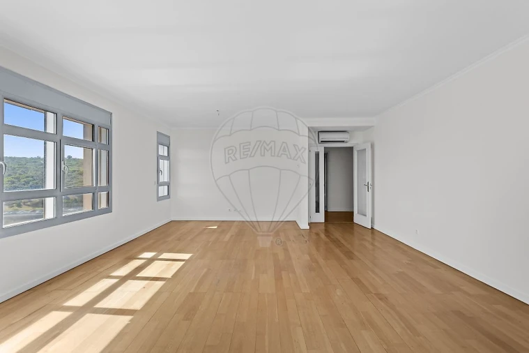 Apartamento T4 para Arrendamento em Campolide Foto 9