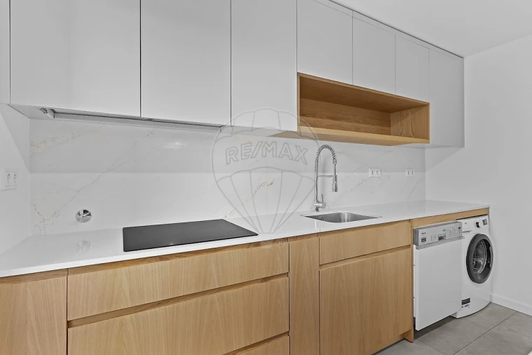 Apartamento T4 para Arrendamento em Campolide Foto 13