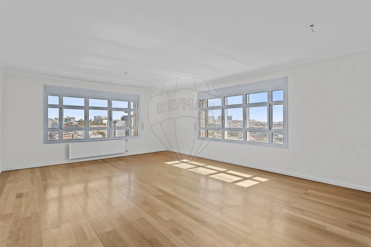 Apartamento T4 para Arrendamento em Campolide Foto 5