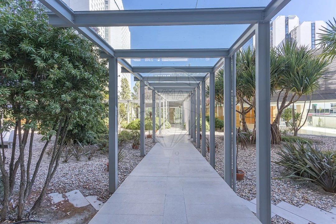 Apartamento T4 para Arrendamento em Campolide Foto 30