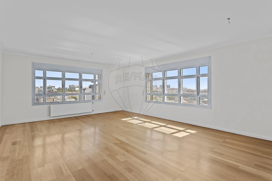 Apartamento T4 para Arrendamento em Campolide Foto 5