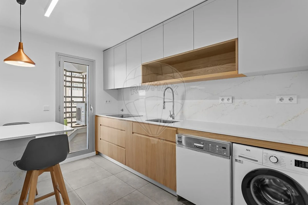 Apartamento T4 para Arrendamento em Campolide Foto 12
