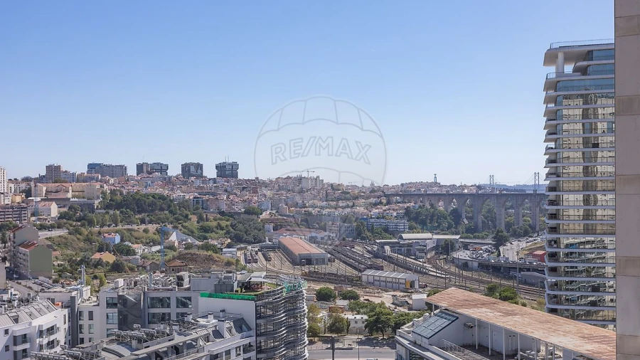 Apartamento T4 para Arrendamento em Campolide