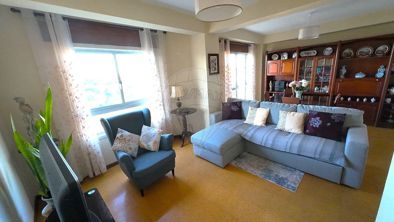 Apartamento T3 para Venda em Caparica e Trafaria Foto 3