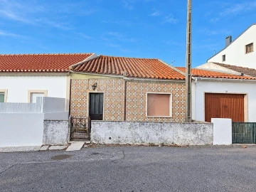 Moradia T2 para Venda em Almargem do Bispo, Pêro Pinheiro e Montelavar