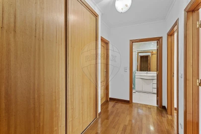 Apartamento T3 para Venda em Santa Iria de Azoia, São João da Talha e Bobadela