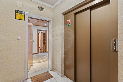 Apartamento T3 para Venda em Santa Iria de Azoia, São João da Talha e Bobadela