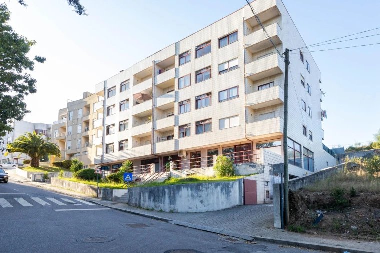 Apartamento T2 para Venda em Vilar de Andorinho Foto 2