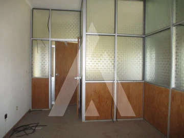 Armazém para Arrendamento em Sangalhos