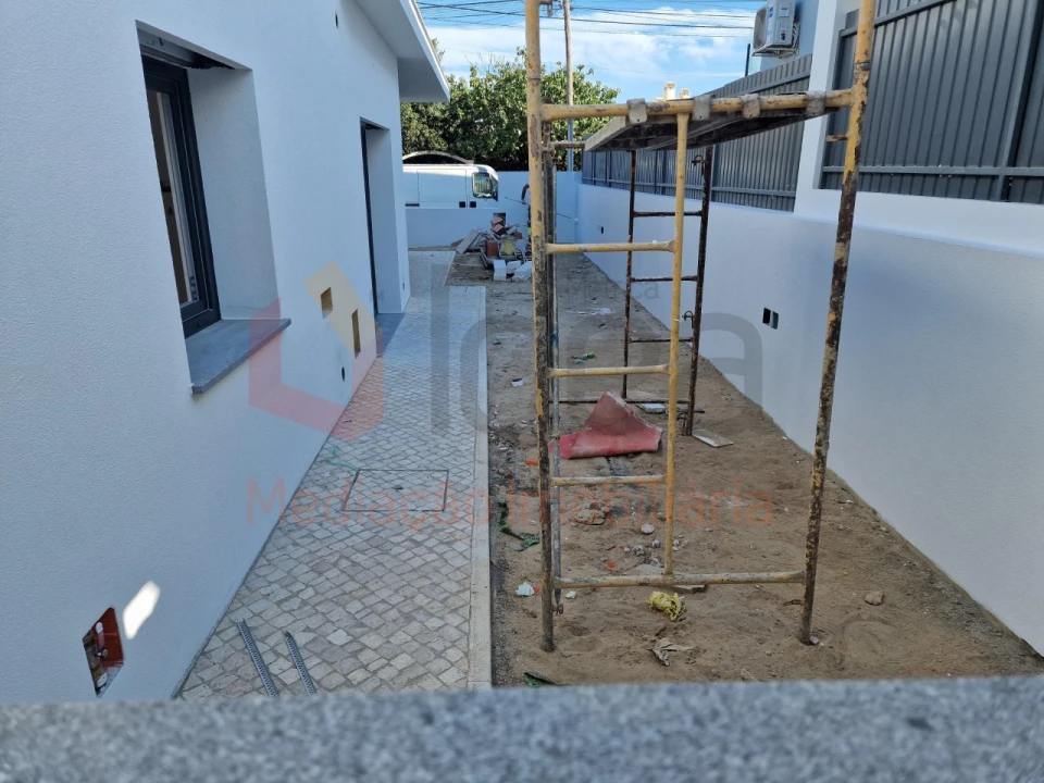 Moradia T3 para Venda em Fernao Ferro Foto 4