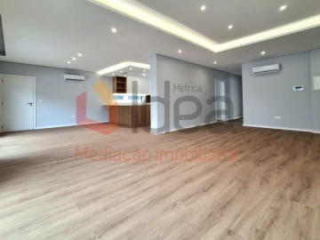 Moradia T3 para Venda em Fernao Ferro