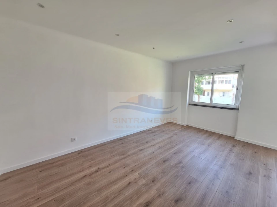 Apartamento T3 para Venda em Venteira Foto 3