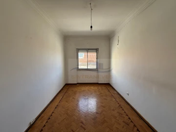 Apartamento T2 para Venda em Falagueira-Venda Nova