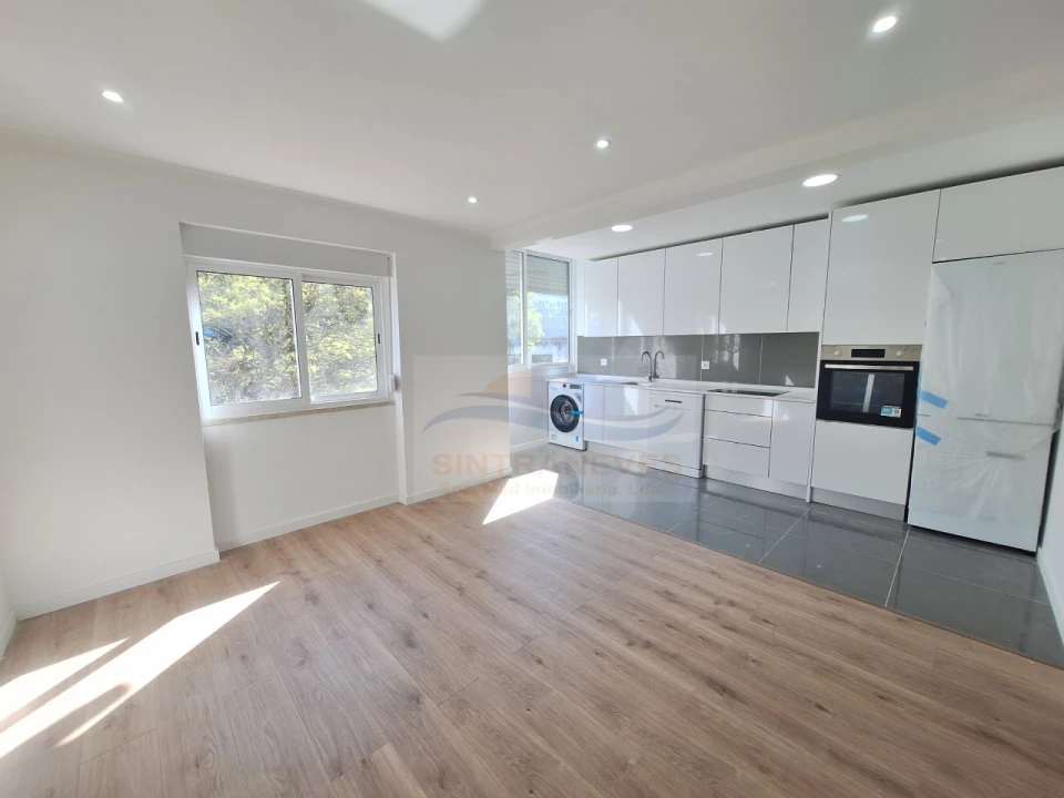 Apartamento T2 para Venda em Venteira Foto 2