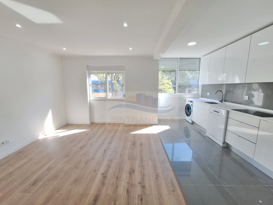 Apartamento T2 para Venda em Venteira Foto 3