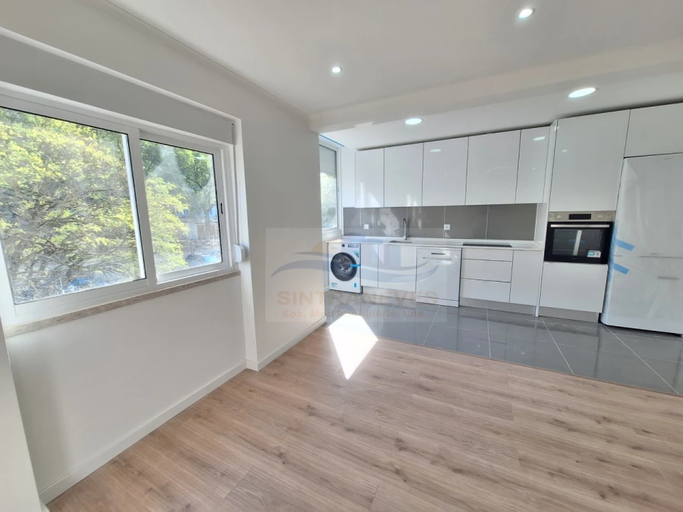 Apartamento T2 para Venda em Venteira Foto 8