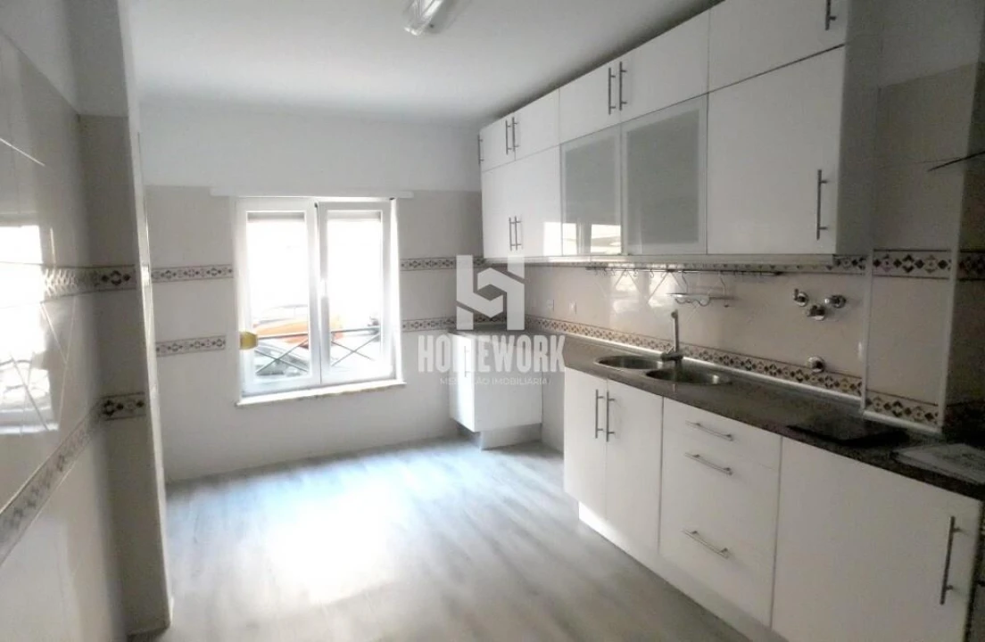Apartamento T3 para Venda em Quinta do Conde Foto 2