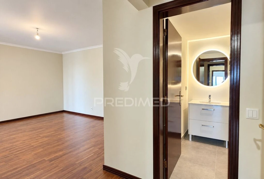 Apartamento T2 para Venda em Caniço Foto 20