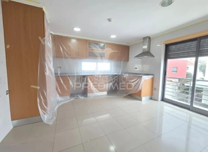 Moradia T5 para Venda em Laranjeiro e Feijó Foto 2