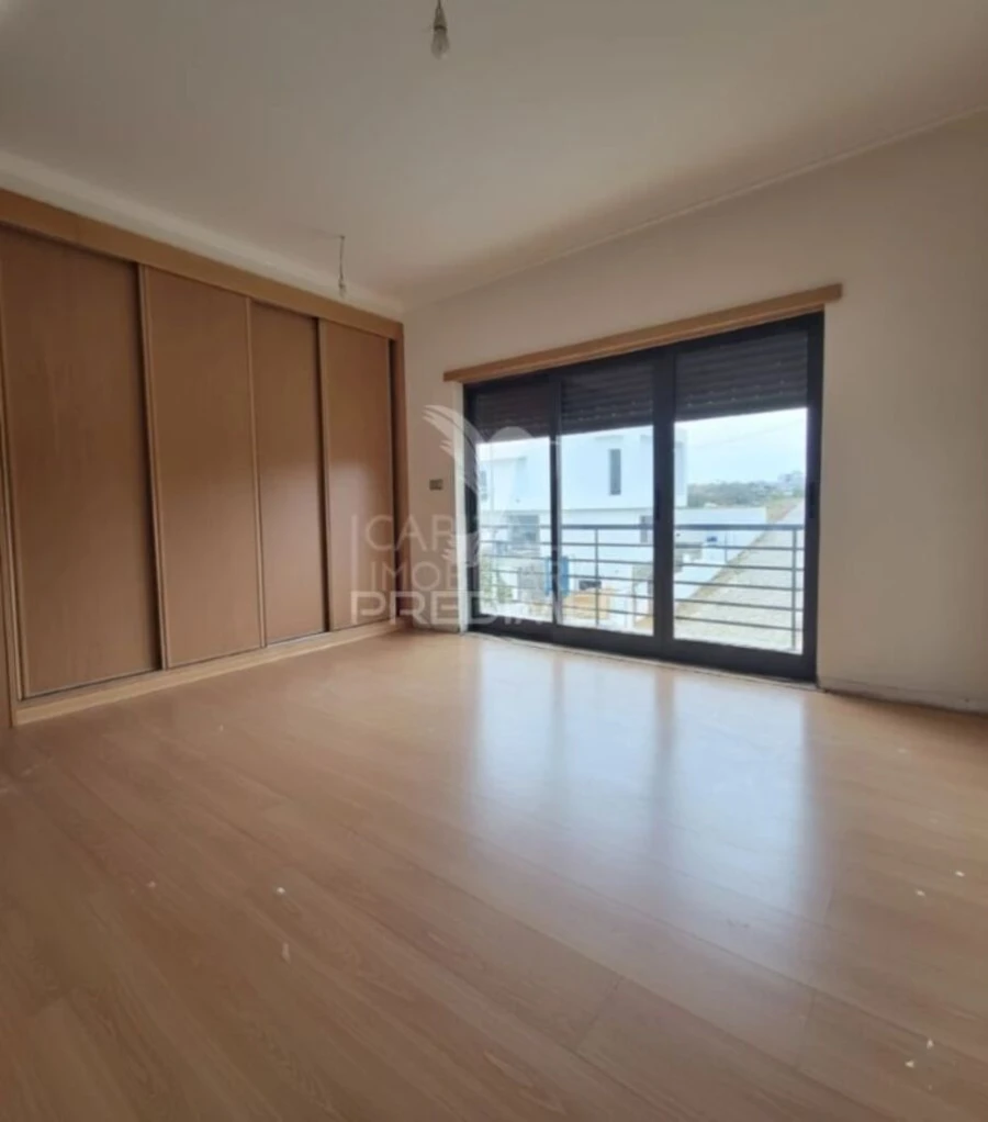 Moradia T5 para Venda em Laranjeiro e Feijó Foto 4