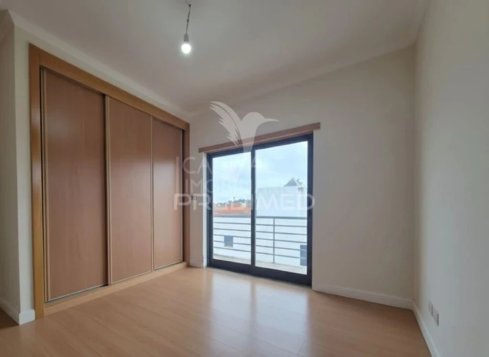 Moradia T5 para Venda em Laranjeiro e Feijó Foto 3