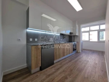 Apartamento T3 para Venda em São Domingos de Benfica