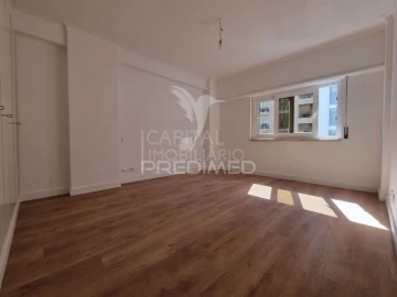 Apartamento T3 para Venda em São Domingos de Benfica