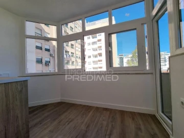 Apartamento T3 para Venda em São Domingos de Benfica