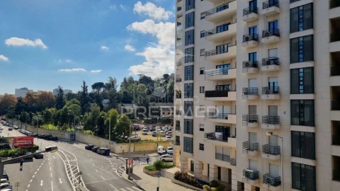 Apartamento T3 para Venda em São Domingos de Benfica