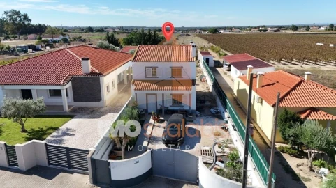 Moradia T4 para Venda em Benfica do Ribatejo