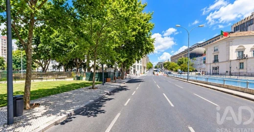 Loja para Arrendamento em Areeiro