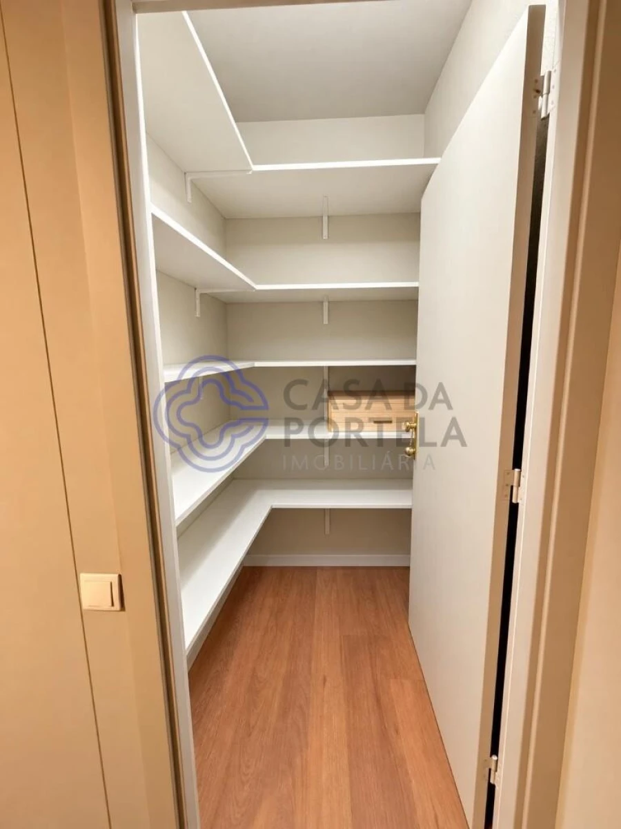 Apartamento T4 para Venda em Aldoar, Foz do Douro e Nevogilde Foto 25