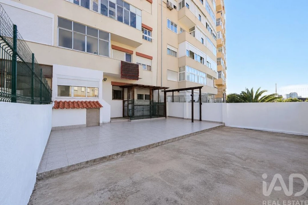 Apartamento T2 para Venda em Penha de França Foto 2