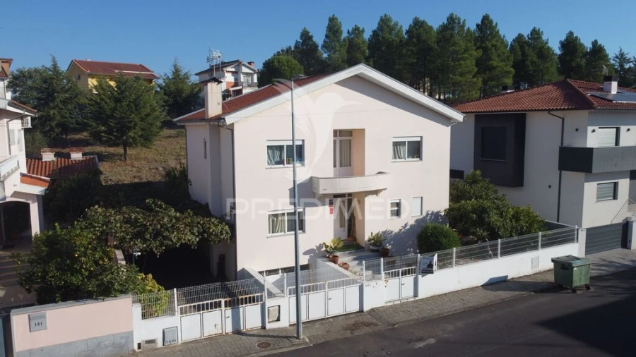 Moradia T4 para Venda em Mirandela Foto 3