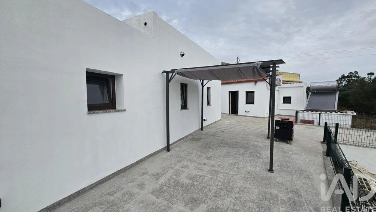 Moradia T2 para Venda em Salir Foto 2