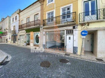 Loja para Arrendamento em Romeira e Várzea