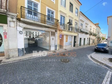 Loja para Arrendamento em Romeira e Várzea