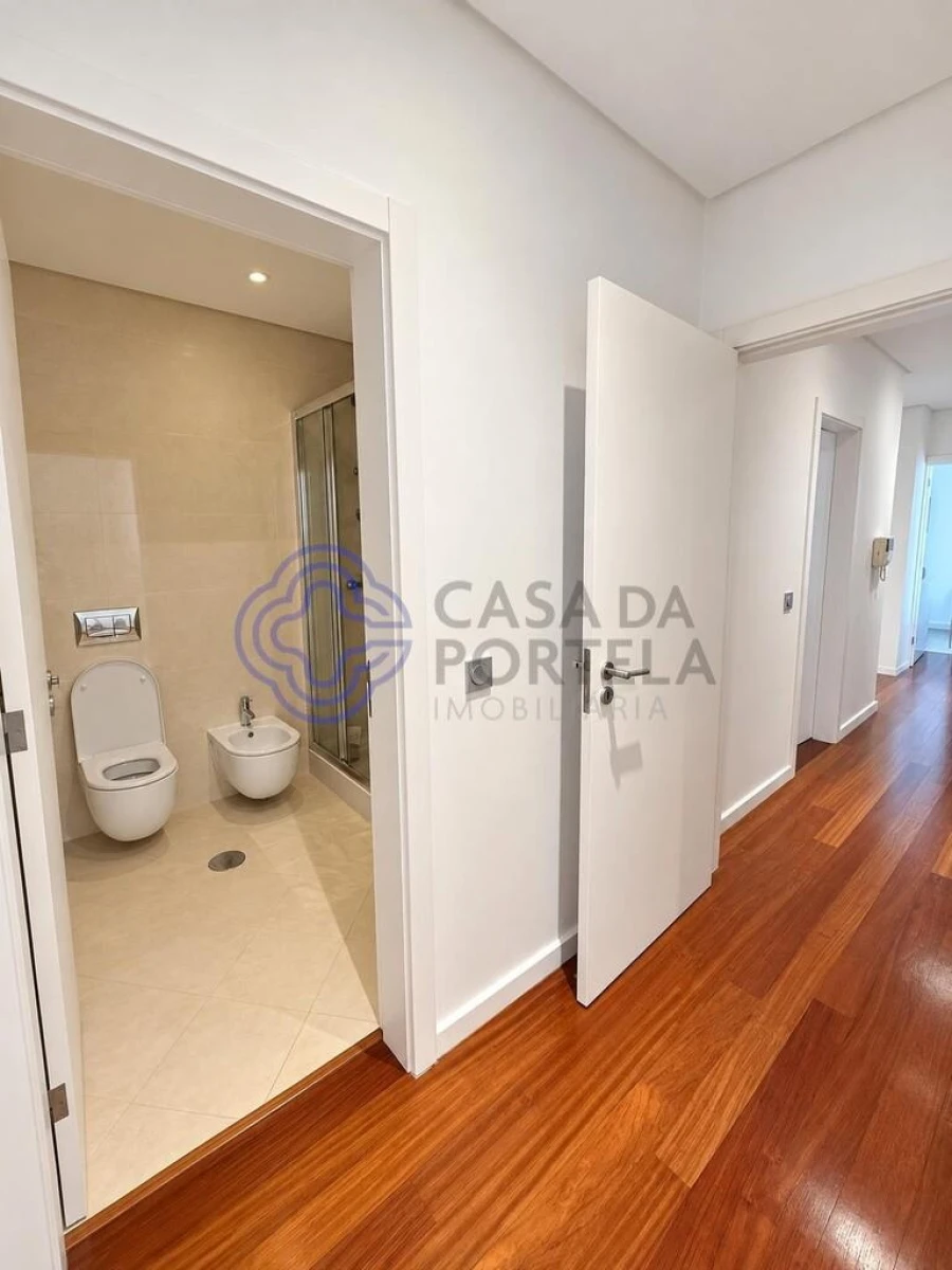 Apartamento T2 para Venda em Arcozelo Foto 34