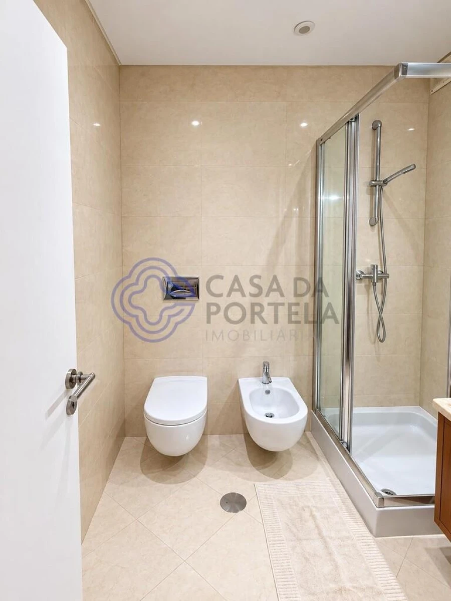 Apartamento T2 para Venda em Arcozelo Foto 36