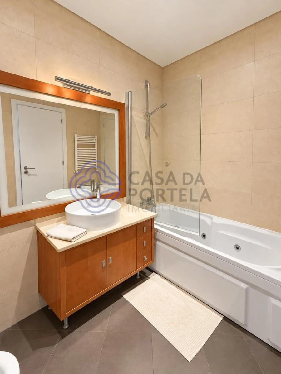 Apartamento T2 para Venda em Arcozelo Foto 30
