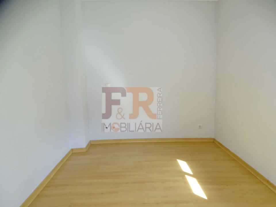 Apartamento T2 para Venda em Quinta do Conde Foto 28