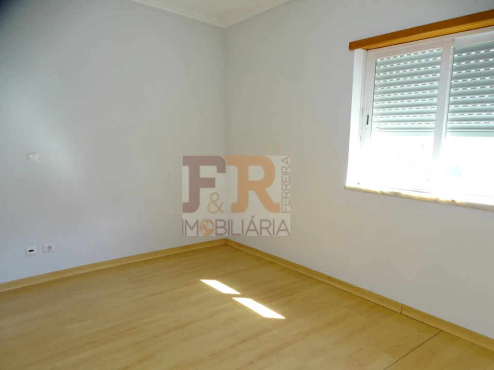 Apartamento T2 para Venda em Quinta do Conde Foto 30