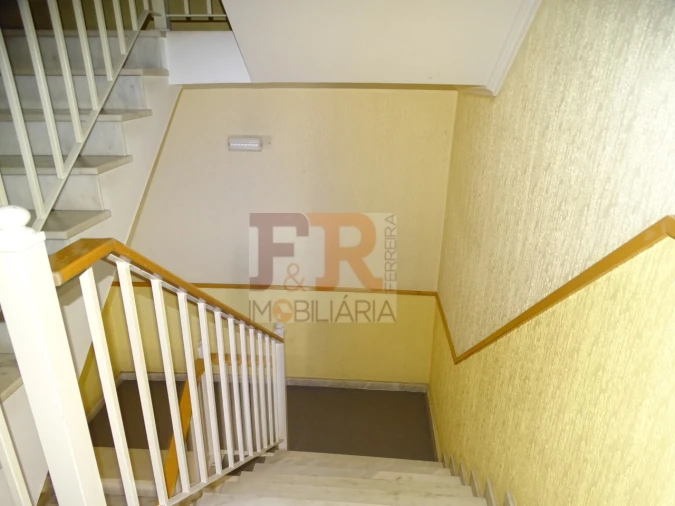 Apartamento T2 para Venda em Quinta do Conde Foto 3