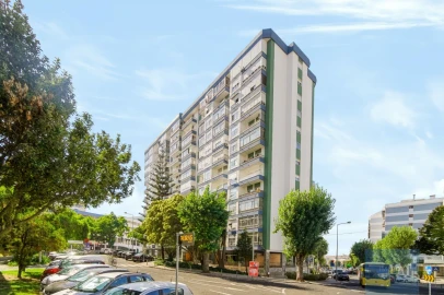 Apartamento T3 para Venda em Carnaxide e Queijas