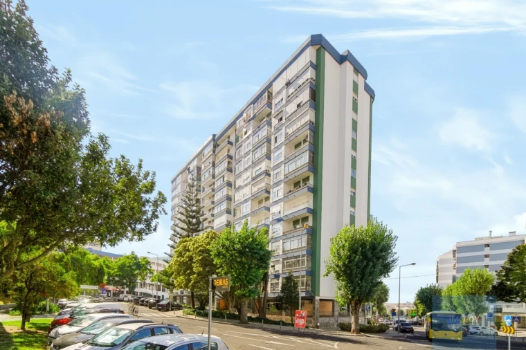 Apartamento T3 para Venda em Carnaxide e Queijas Foto 24