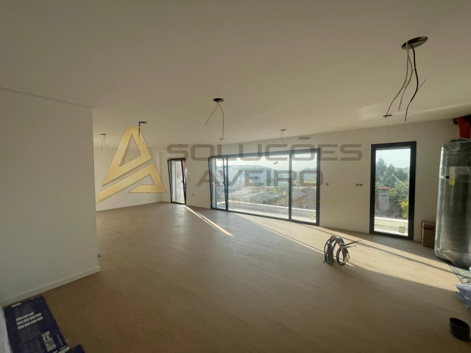 Apartamento T2 para Venda em Esgueira Foto 3