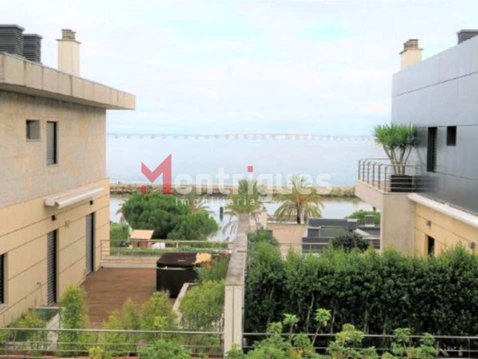 Apartamento T2 para Venda em Parque das Nações Foto 1