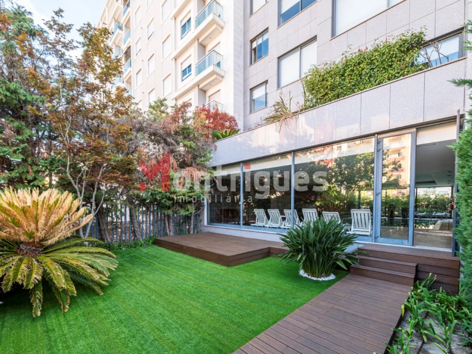 Apartamento T2 para Venda em Alvalade Foto 3
