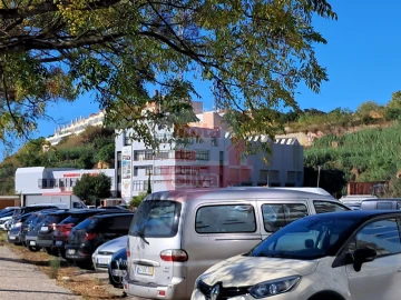 Loja para Arrendamento em Almada, Cova da Piedade, Pragal e Cacilhas