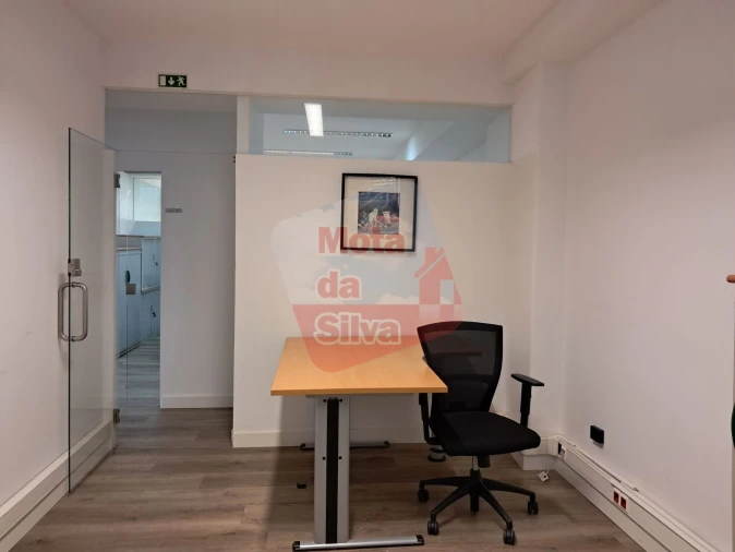 Loja para Arrendamento em Almada, Cova da Piedade, Pragal e Cacilhas Foto 7